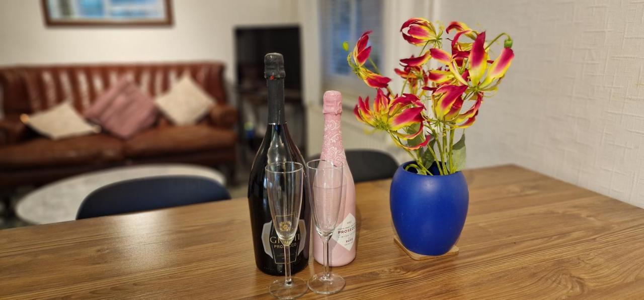 Inviting You To Your Home From Home 10 Minutes From Stratford Westfield Londra Esterno foto
