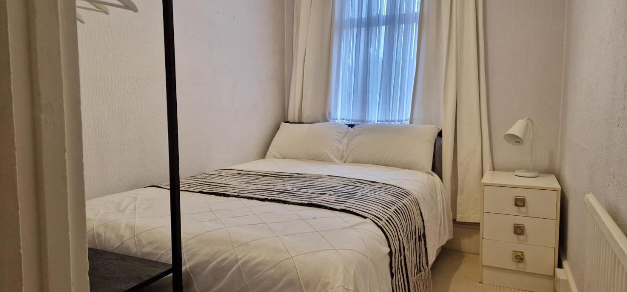 Inviting You To Your Home From Home 10 Minutes From Stratford Westfield Londra Esterno foto