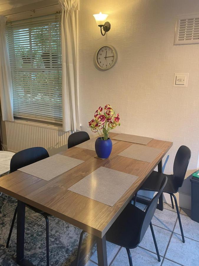 Inviting You To Your Home From Home 10 Minutes From Stratford Westfield Londra Esterno foto