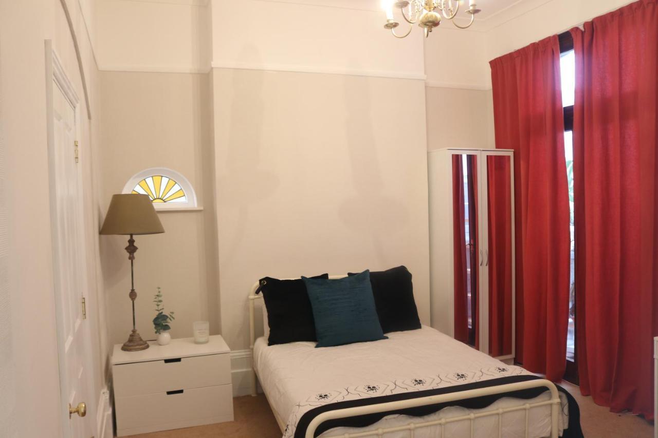 Inviting You To Your Home From Home 10 Minutes From Stratford Westfield Londra Esterno foto